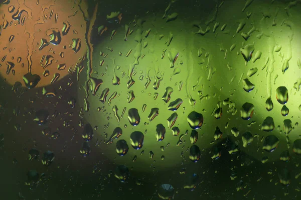 Gotas Lluvia Sobre Vidrio Con Fondo Borroso Verde Naranja — Foto de Stock