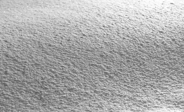 Parlak kış gününde dokusu bozulmamış kar ile arka plan