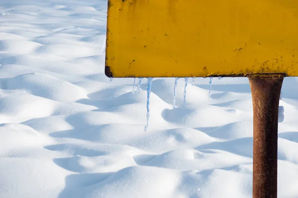 Part Yellow Rusty Metal Sign Icicles Winter Landscape — Stock Photo, Image