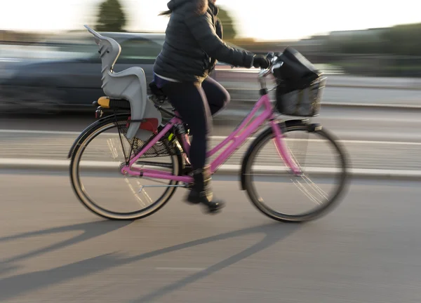 Woman on pink bicycle — Stock Photo, Image