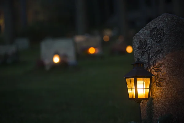 Lantern on grave — Stock Photo, Image