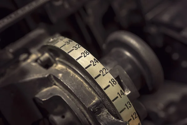 Antik makinede ölçek — Stok fotoğraf