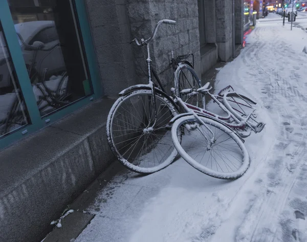 Bicycles covered in snow — Stock Photo, Image