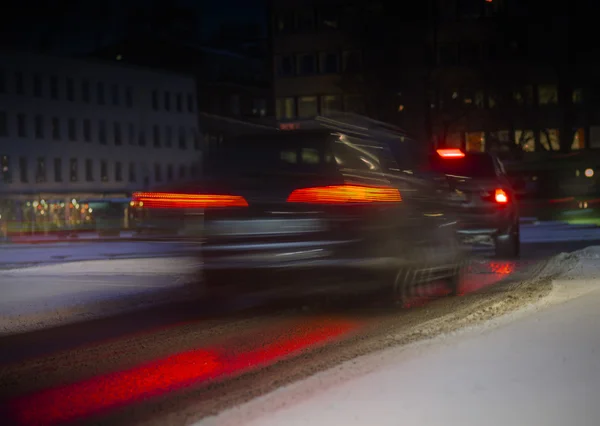 Auto im Winterabend — Stockfoto