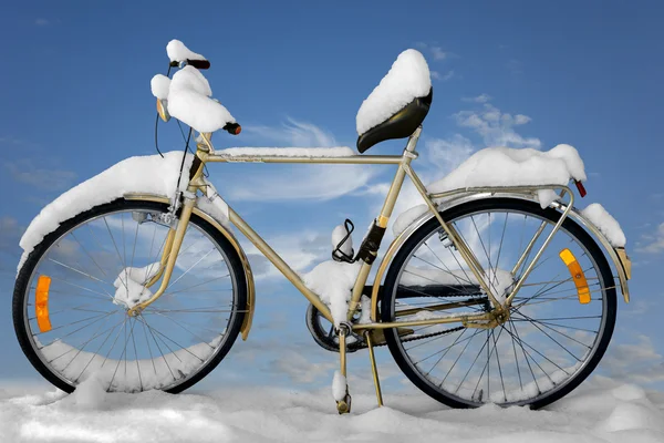 Bicycle covered in snow — Stock Photo, Image