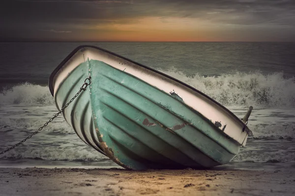 Vintage boat in stormy weather — Stock Photo, Image