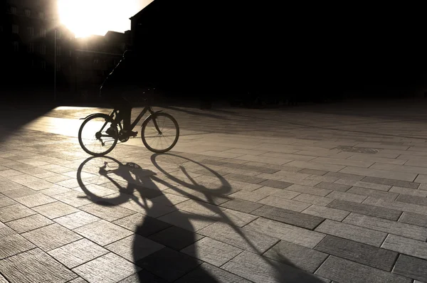 Back lit cyclist — Stock Photo, Image