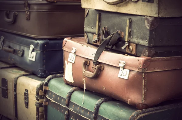 Винтажные кожаные чемоданы — стоковое фото