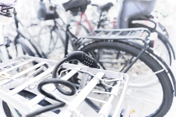 Fechadura de bicicleta de cabo com combinação — Fotografia de Stock