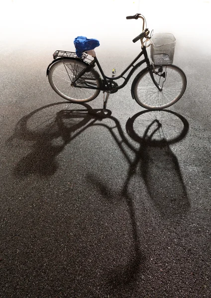 Fahrrad mit hellem Hintergrund — Stockfoto