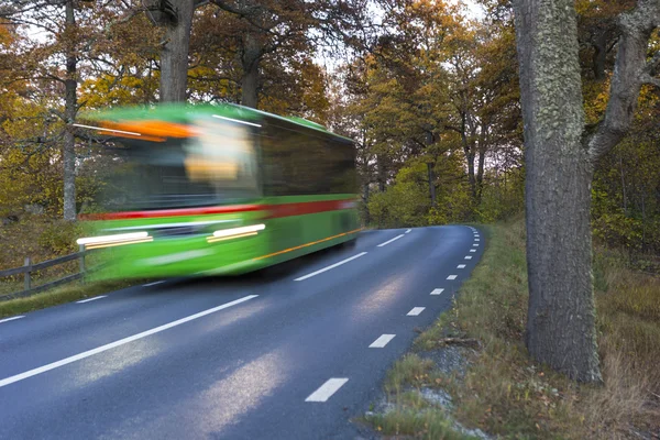 Gren autobus w jesieni — Zdjęcie stockowe