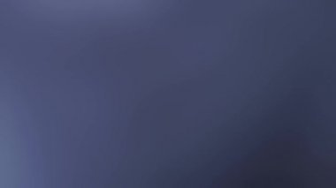 Buzun altında hareketli su