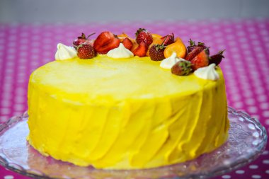 Beyaz krema ile güzel cupcakes 