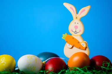 Paskalya tavşanı ve yumurta