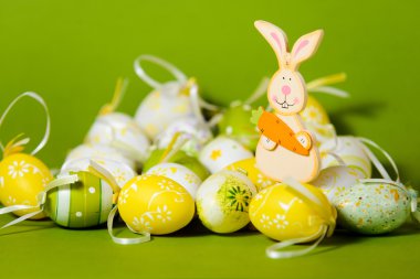 Paskalya tavşanı ve yumurta