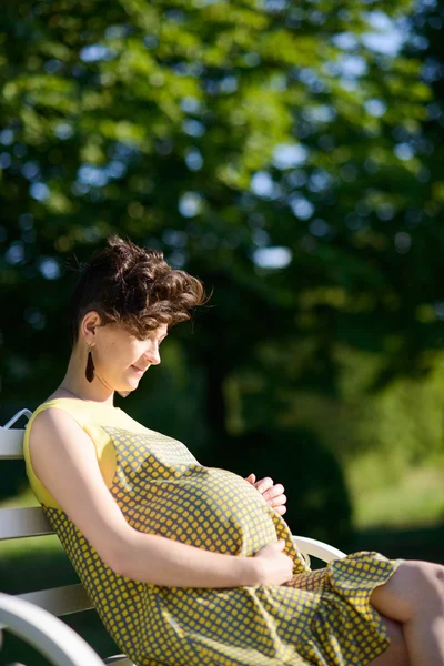 Pregnant woman — Stock Photo, Image