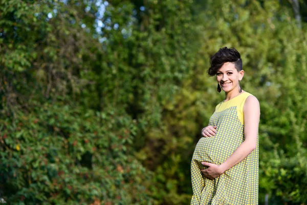 गर्भवती महिला — स्टॉक फ़ोटो, इमेज