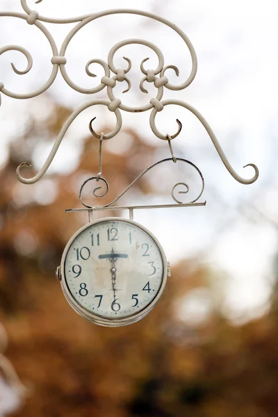 Outdoor analog wall clock — Stock Photo, Image