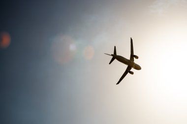 Avia göster mavi gökyüzünde