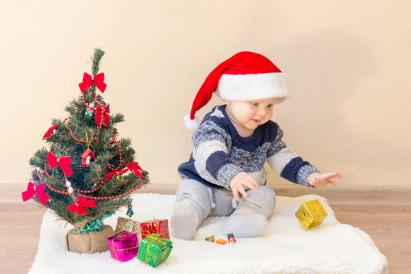 Funny Baby Santa Claus Hat Sitting Christmas Tree Small Gifts — Stock Photo, Image