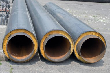 Ana ısıtıcının yerine büyük çaplı borular döşeniyor