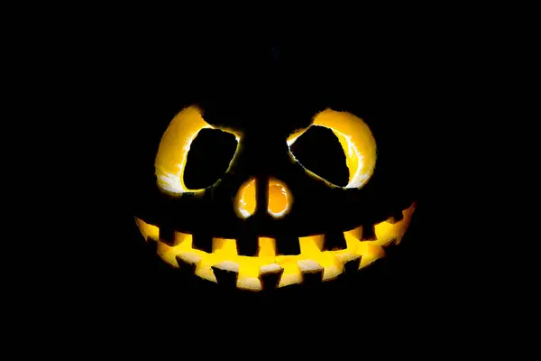 Страшная Тыква Хэллоуин Выделенная Свечой Черном Фоне — стоковое фото