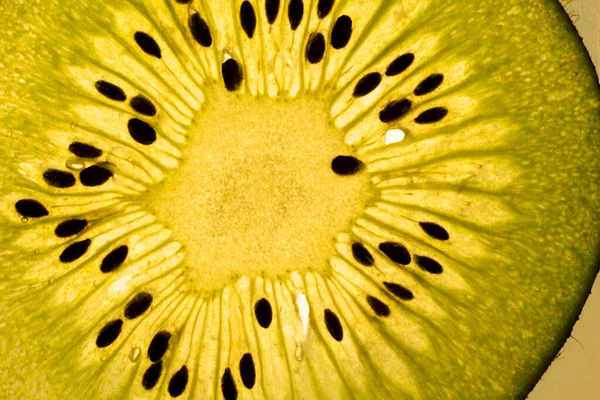 Textura Kiwi Tăiat Prin Care Trece Lumina Macro Close — Fotografie, imagine de stoc