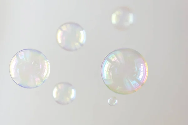 多色石鹸泡の写真 創造的な背景 選択的な焦点 — ストック写真