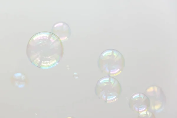 多色石鹸泡の写真 創造的な背景 選択的な焦点 — ストック写真