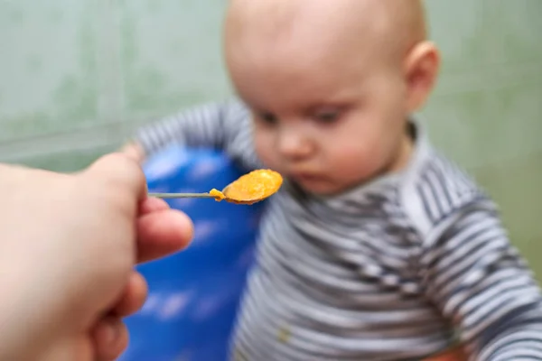 Bambino Con Bocca Chiusa Non Vuole Mangiare — Foto Stock