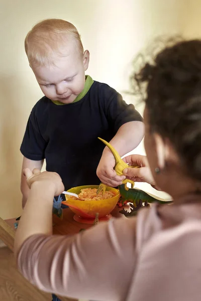 Mom Feeds Toy Dinosaurs Spoon Mom Plays Her Son — Stock Photo, Image