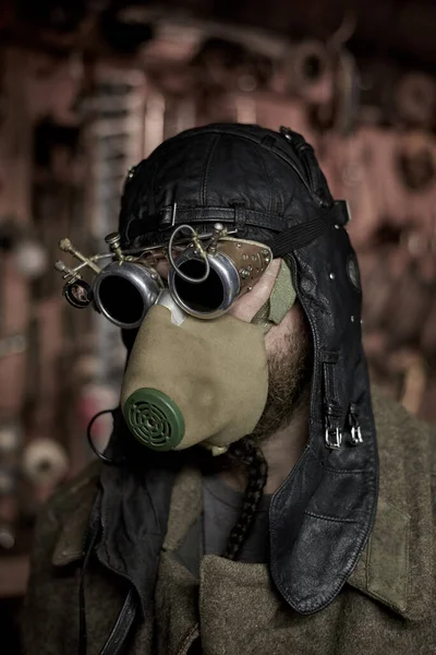 Homme Barbu Dans Respirateur Des Lunettes Dans Style Steampunk Vêtu — Photo