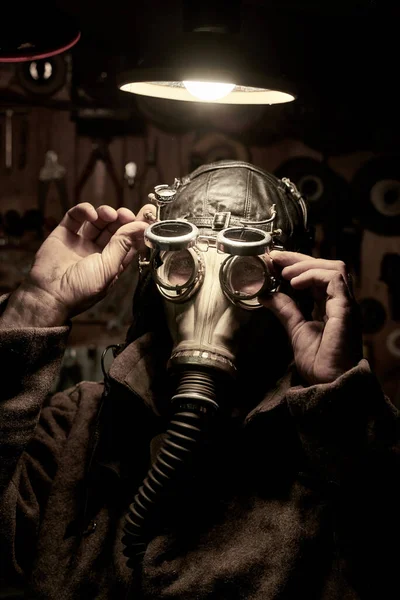 Homme Dans Respirateur Des Lunettes Dans Style Steampunk Vêtu Manteau — Photo