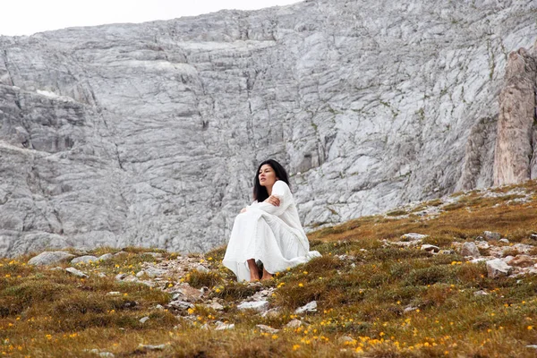 Belle Femme Sur Les Montagnes Rocheuses — Photo