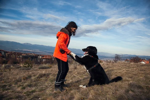 Girl Walking Dog Nature — 스톡 사진