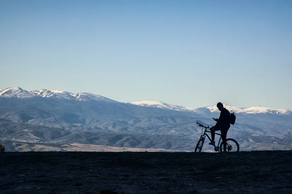 Silhouette Man Riding Bicycle Mountains Background — Stock Photo, Image