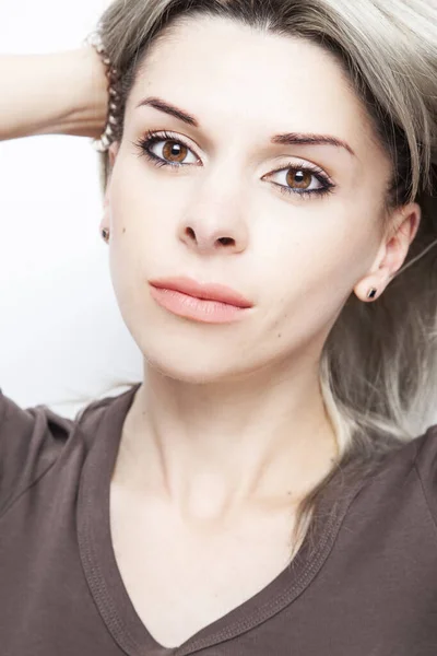 Retrato Uma Bela Mulher Loira — Fotografia de Stock