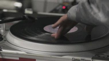 DJ turntable canlı müzik enstrümanları