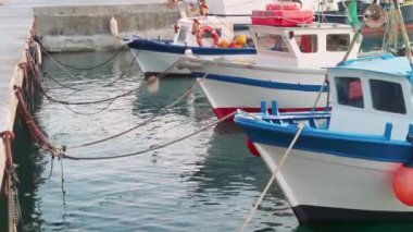 Ligurian gemisi Imperia Oneglia limanına demirlemiş.