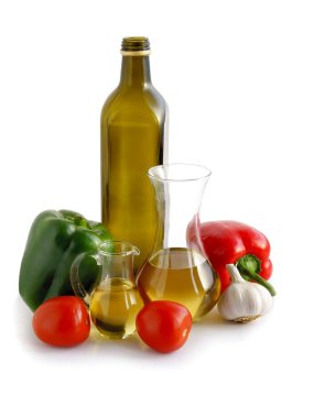 Petrol şişe, sebze ve sebze salatası