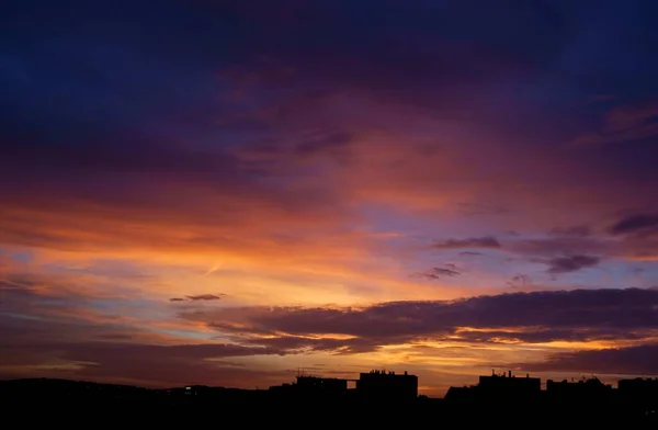 Monivärinen Kaunis Näkymä Auringonlaskuun Illalla Luonnonkaunis — kuvapankkivalokuva