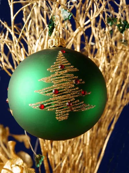 Verschillende Briljante Glazen Ballen Als Decoratie Kerstboom — Stockfoto