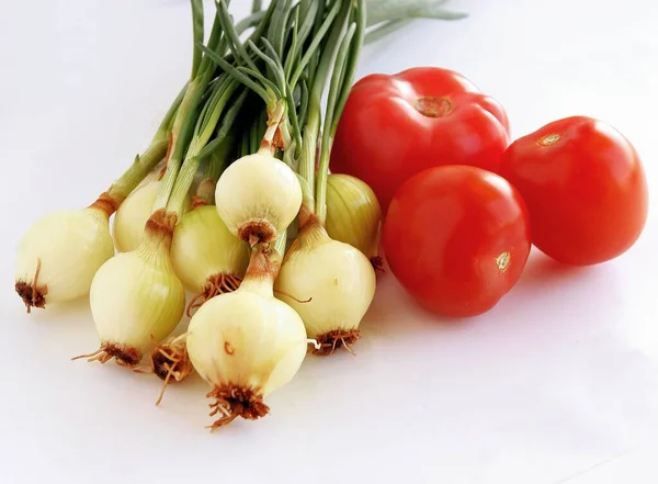Tomates Cebolas Com Cebolinha Verde Para Salada Perto — Fotografia de Stock