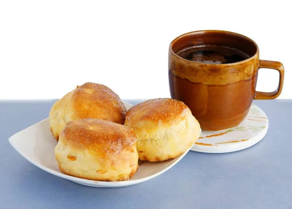 自家製の甘いパンとコーヒーがおいしいデザートとして — ストック写真
