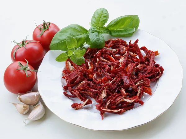 Trocknen roher Tomaten — Stockfoto