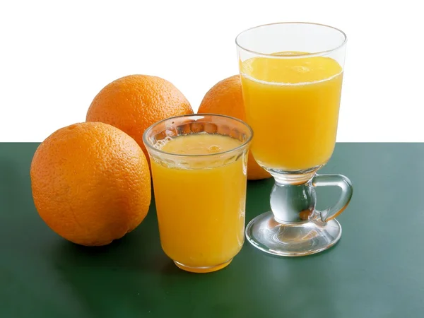Laranjas e suco de laranja — Fotografia de Stock