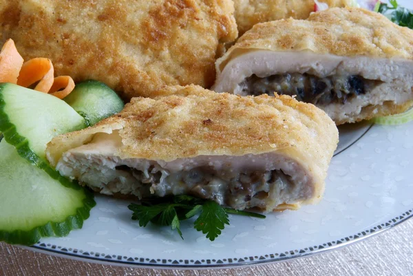 Carne y champiñones revueltos como sabrosa comida —  Fotos de Stock