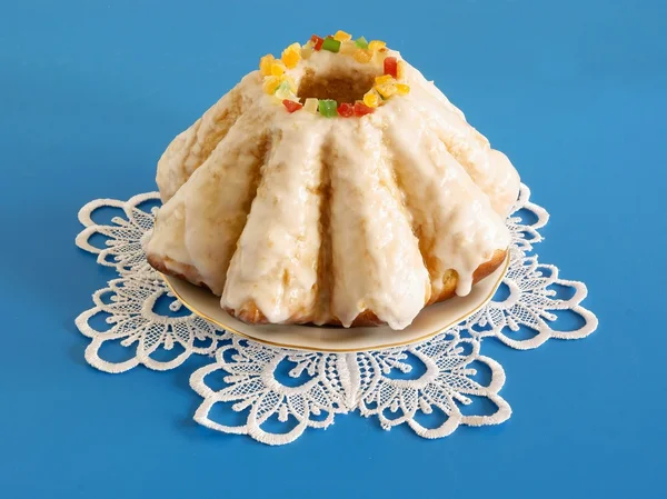 Pão doce com cobertura como comida tradicional para a Páscoa — Fotografia de Stock