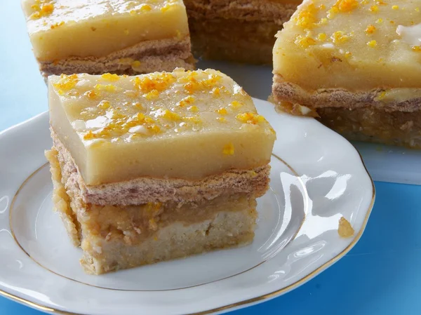 Masa de lino de avena con gelatina y pulpa de manzana como sabroso pastel de frutas —  Fotos de Stock