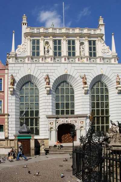 El Palacio de Artus en el centro de Gdansk — Foto de Stock